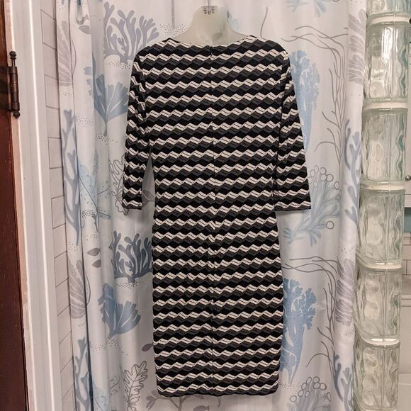 Calvin
Klein Black White Grey Zigzag Shift Dress Sz 6 - Picture 2 of 8